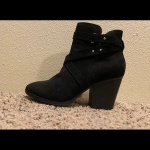 Black heeled boots